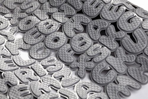 Csúszásgátló kádba, betű mintás szürke