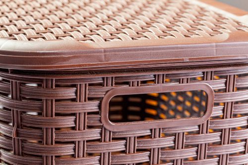 Rattan hatású fedeles szennyestartó barna színben (45 L-es) 