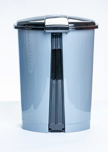 * Pedálos szemetes kuka (30 l), szürke