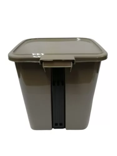 * Szemetes pedálos 7.5L barna