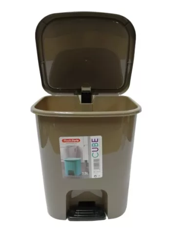 * Szemetes pedálos 7.5L barna