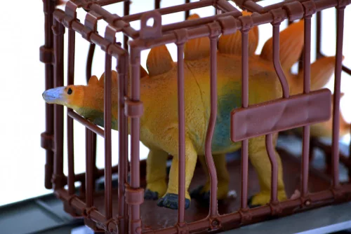 Terepjáró utánfutóval és dínóval