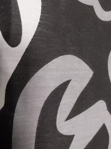 Szögletes ülőpárna fekete szürke virágos