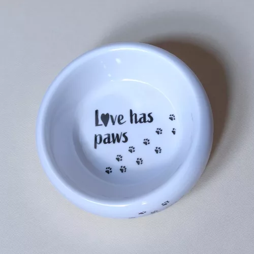 Kisállat etető tál 18 cm-es, 400 ml ─ Love has paws felirattal