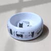 Macska etető tál 18 cm-es, 400 ml ─ Lazy and always hungry feliratos, macska mintás