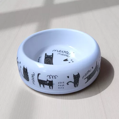 Macska etető tál 18 cm-es, 400 ml ─ Lazy and always hungry feliratos, macska mintás