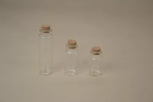 ÜVEGCSE PARAFA DUGÓVAL 2,2*4CM P20