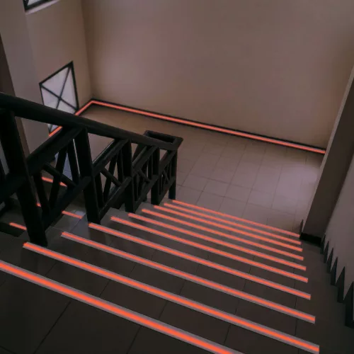 Csúszásmentes ragasztószalag - foszforeszkáló jelölőcsíkkal - 5 m x 50 mm - 5 féle