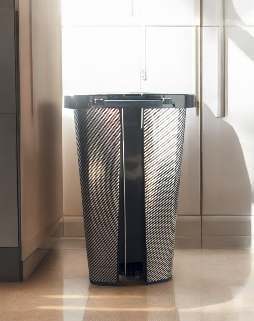 Pedálos szemetes 25 L fekete-ezüst Pedálos szemetes 25 L fekete-ezüst